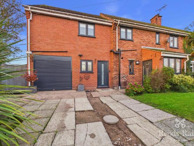 5 bedroom semi detached house for sale