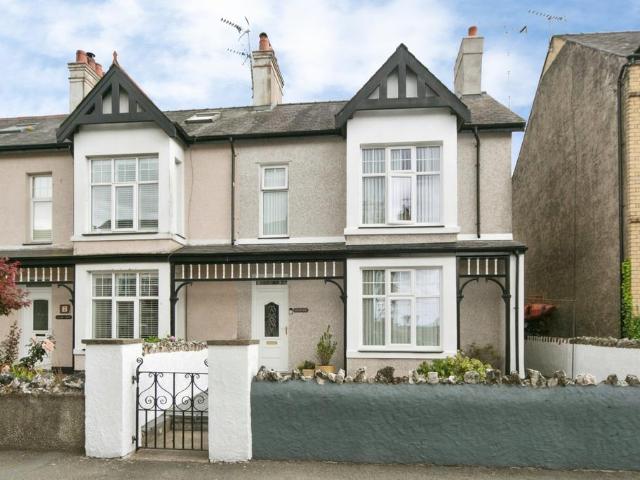 5 bedroom semi detached house for sale