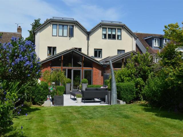 5 bedroom semi detached house for sale