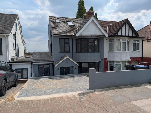 5 bedroom semi detached house for sale