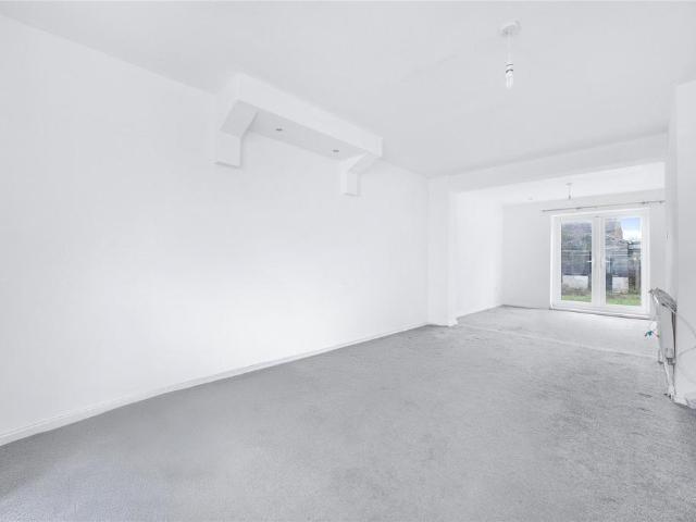 5 bedroom semi detached house for sale