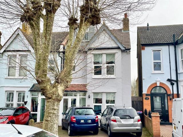 5 bedroom semi detached house for sale