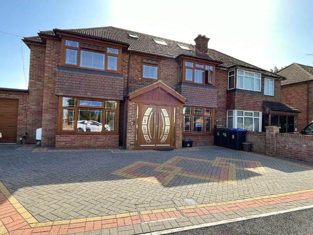 5 bedroom semi detached house for sale