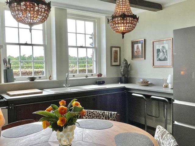 5 bedroom semi detached house for sale