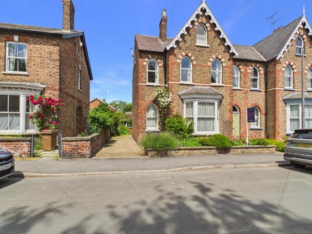 5 bedroom semi detached house for sale