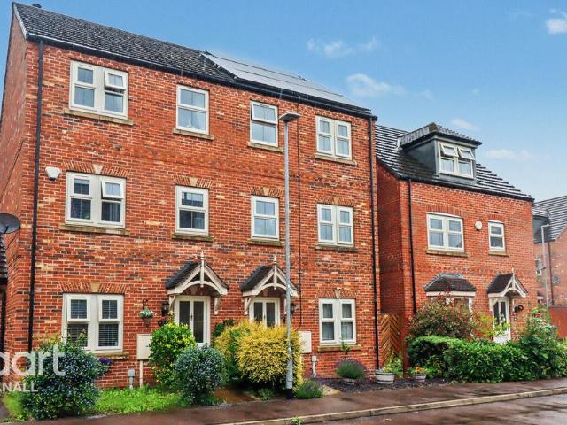 5 bedroom semi detached house for sale