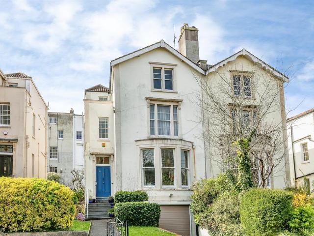 5 bedroom semi detached house for sale
