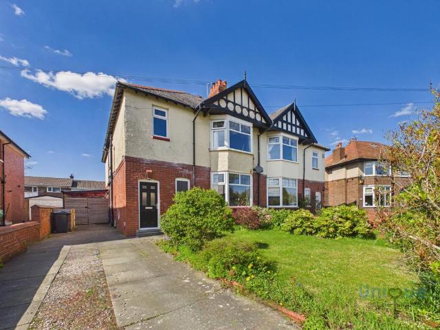 5 bedroom semi detached house for sale