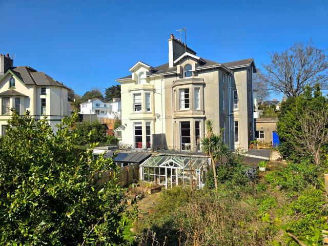 5 bedroom semi detached house for sale