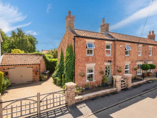5 bedroom semi detached house for sale