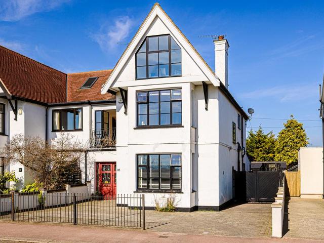 5 bedroom semi detached house for sale