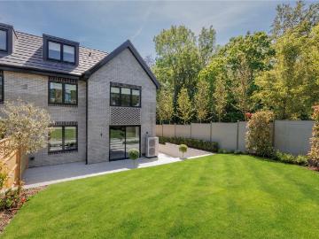 5 bedroom semi detached house for sale