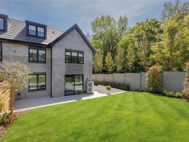 5 bedroom semi detached house for sale