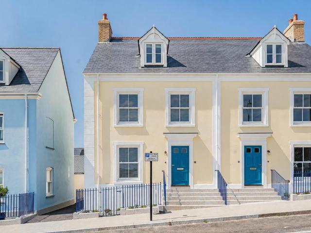 5 bedroom semi detached house for sale