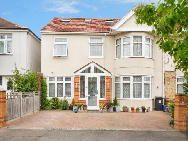 5 bedroom semi detached house for sale