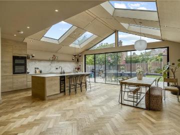 5 bedroom semi detached house for sale