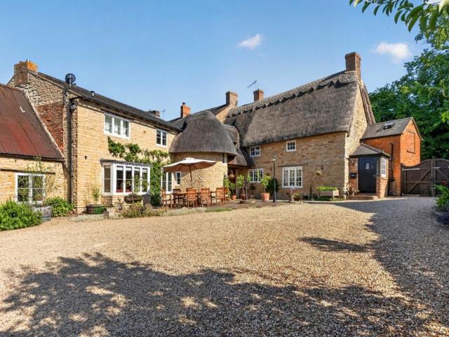 5 bedroom semi detached house for sale