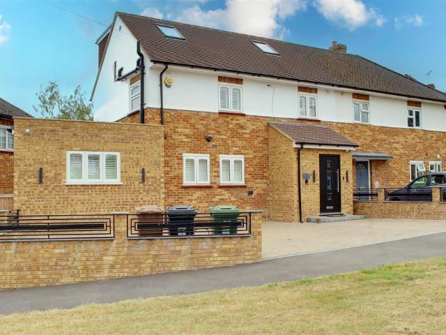 5 bedroom semi detached house for sale