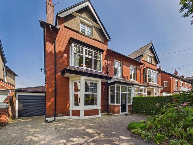 5 bedroom semi detached house for sale