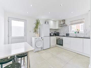 5 bedroom semi detached house for sale