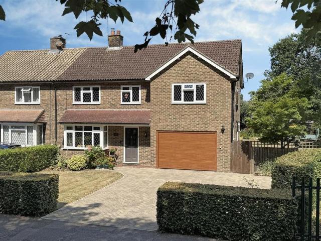 5 bedroom semi detached house for sale
