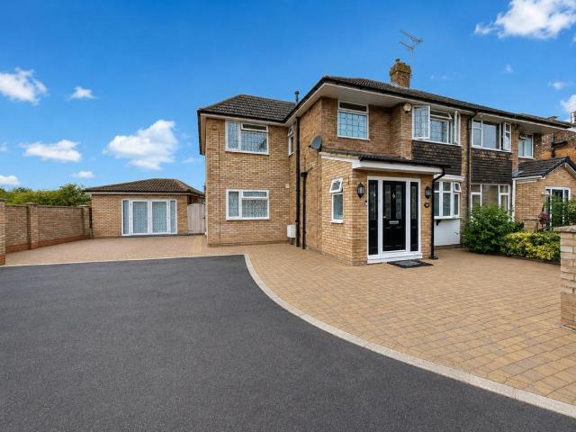 5 bedroom semi detached house for sale