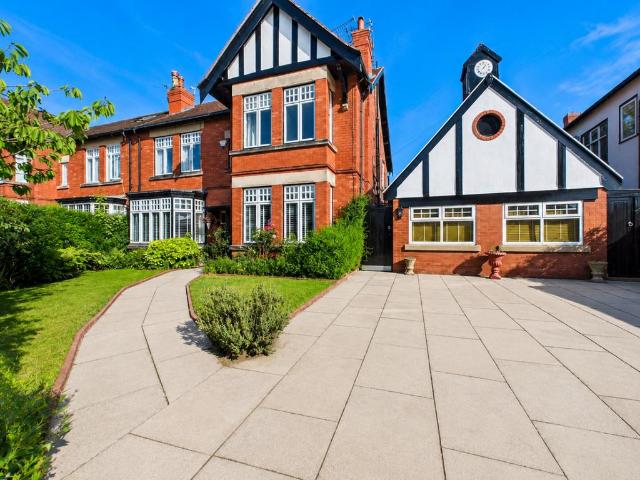 5 bedroom semi detached house for sale