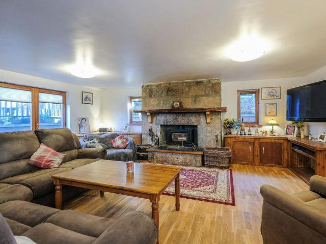 5 bedroom semi detached house for sale