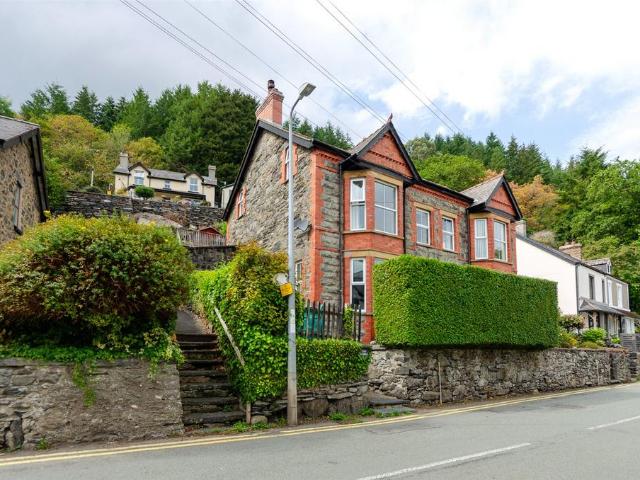 5 bedroom semi detached house for sale