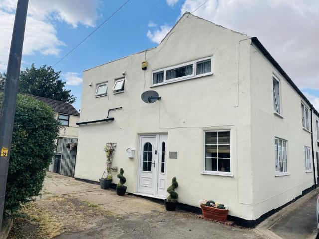 5 bedroom semi detached house for sale