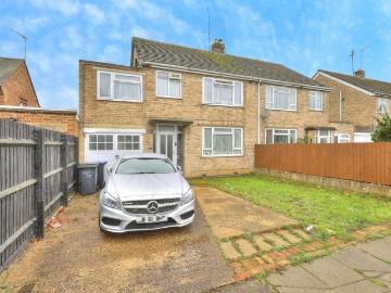 5 bedroom semi detached house for sale