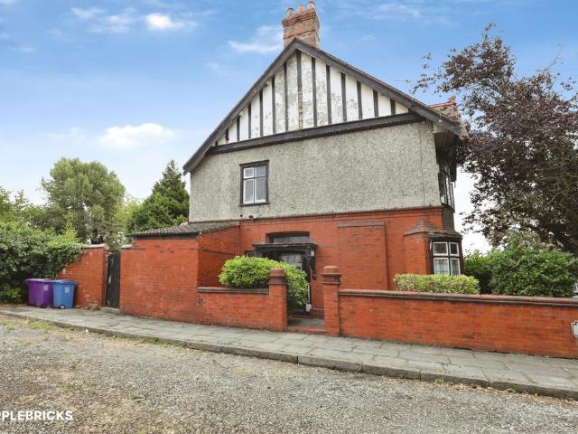 5 bedroom semi detached house for sale