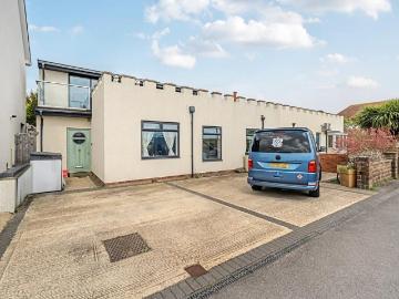 5 bedroom semi detached house for sale