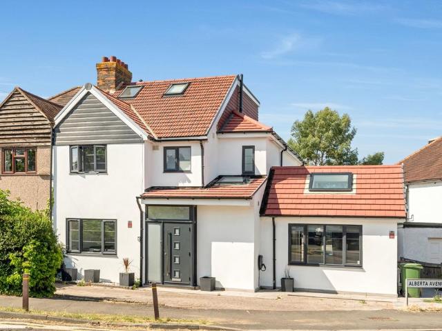 5 bedroom semi detached house for sale