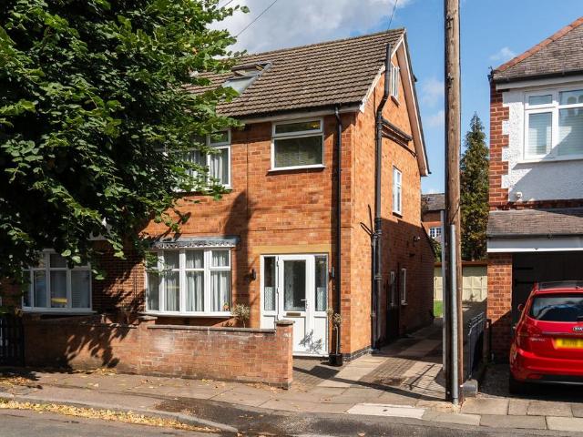 5 bedroom semi detached house for sale
