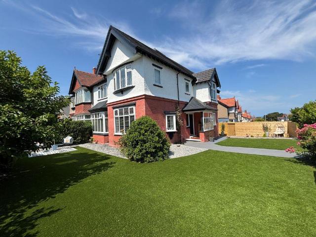 5 bedroom semi detached house for sale
