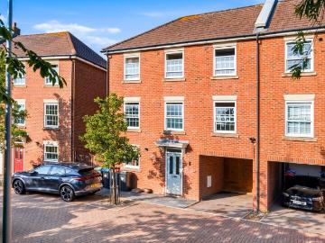 5 bedroom semi detached house for sale