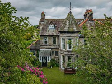 5 bedroom semi detached house for sale
