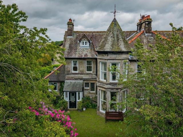 5 bedroom semi detached house for sale