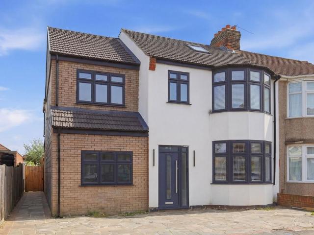 5 bedroom semi detached house for sale
