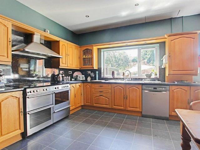 5 bedroom semi detached house for sale