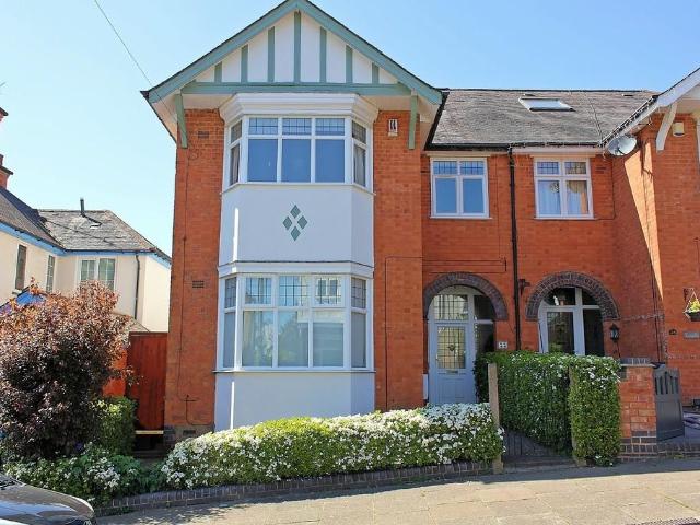5 bedroom semi detached house for sale