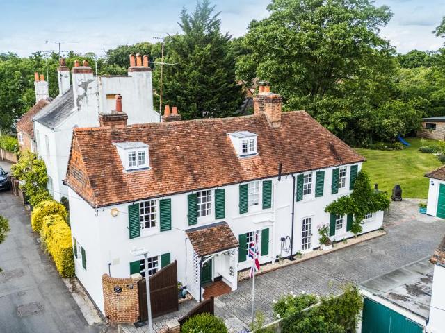5 bedroom semi detached house for sale