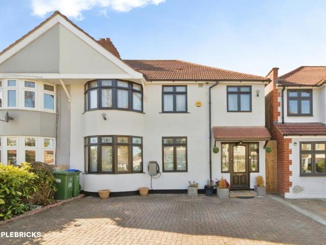 5 bedroom semi detached house for sale