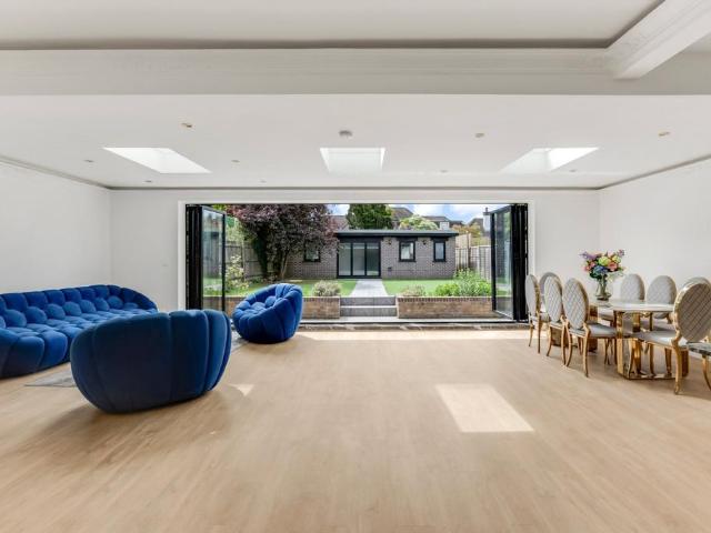 5 bedroom semi detached house for sale