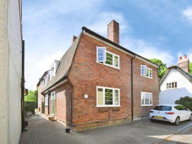5 bedroom semi detached house for sale