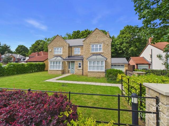 5 bedroom detached house for sale