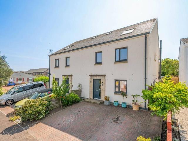 5 bedroom semi detached house for sale