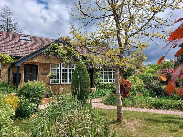 5 bedroom semi detached house for sale