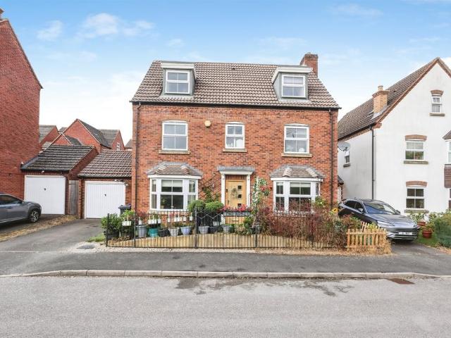 5 bedroom detached house for sale